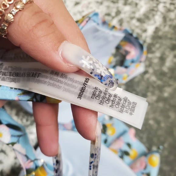 Victoria's Secret Ruffle Plungr Lemon Print Bikini - Picture 7 of 7